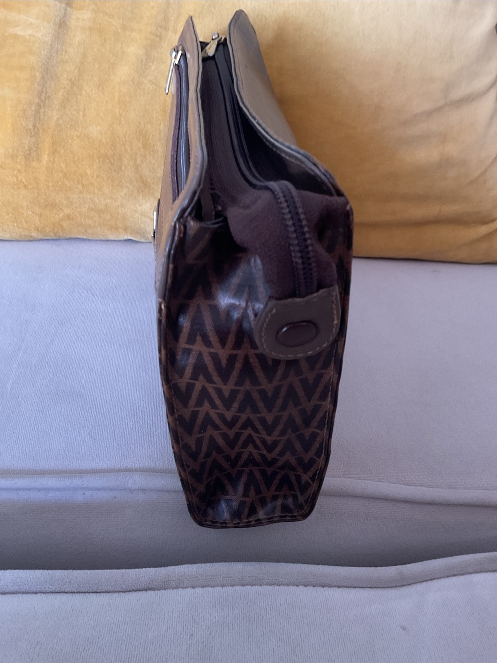 Valentino Brown UNISEX CLUTCH  EUC - Picture 5 of 9